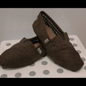 Brown patterned TOMS. Women’s size 7.